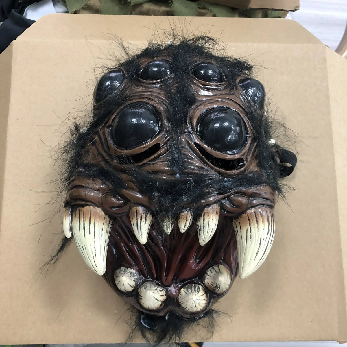Horror Multi-Eyed Monster Half-Face Latex Mask – Creepy Halloween Cosplay Prop