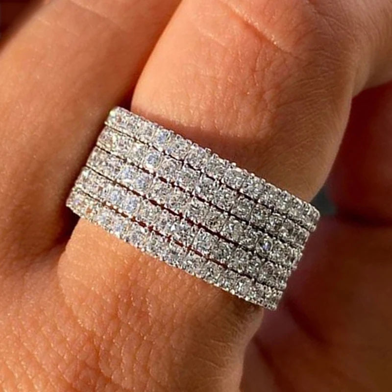 Huitan Trendy Brilliant Cubic Zirconia Engagement Ring