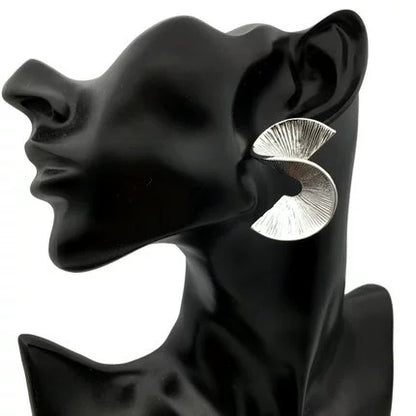 Exaggerated Metal Choker Necklace and Bracelet