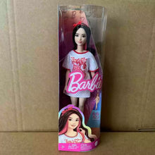 Fashionistas Clothed Fashion Dolls