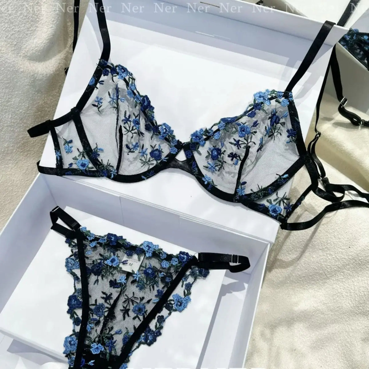 YUQI Women's French Floral Embroidered Lingerie Set