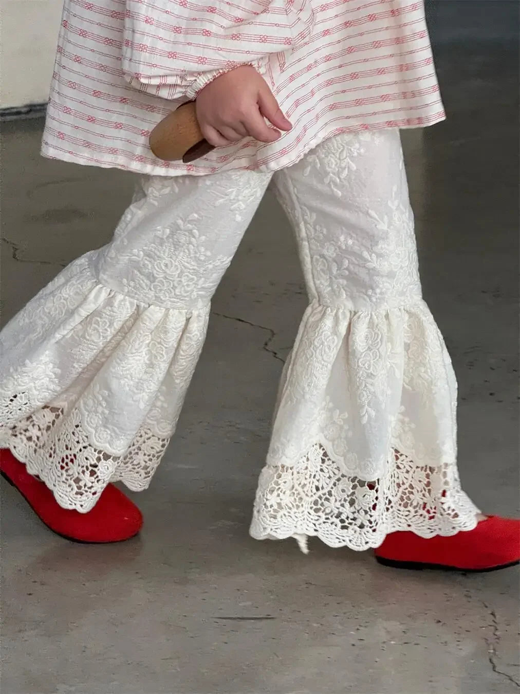 Girl's Fashionable Sweet and Gentle Lace Flared Trousers