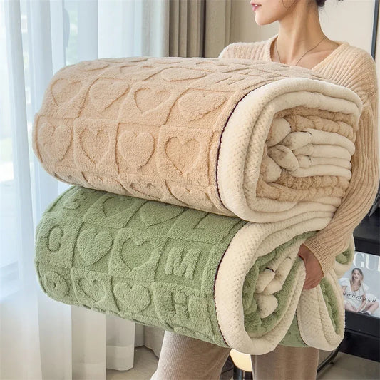 Warm Heart Print Plush Fleece Bedspread