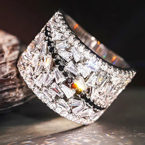 Huitan Unique Design One Line Geometric Crystal Cubic Zirconia Cocktail Ring