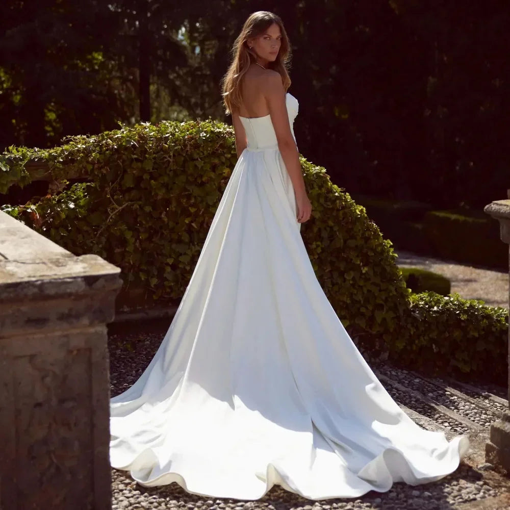 Graceful Sweetheart Neck Simple Wedding Dresses with Detachable Train