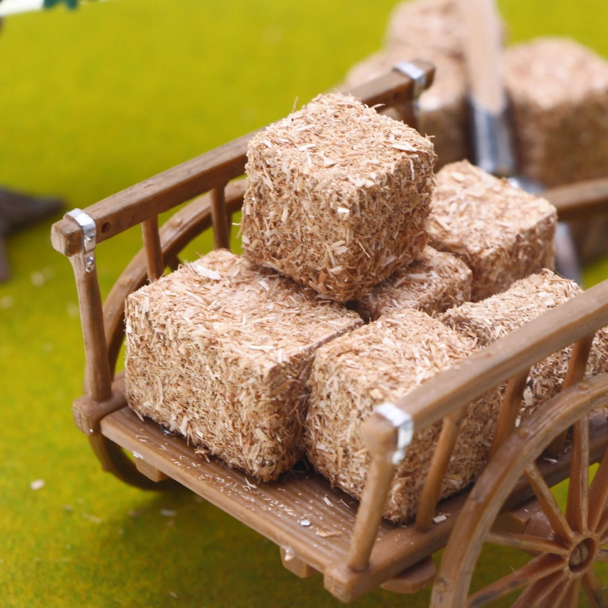 4-Piece Mini Natural Straw Hay Bale Blocks