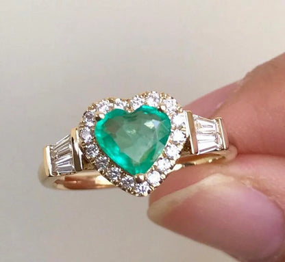Elegant Inlaid White Zircon Noble Heart Ring