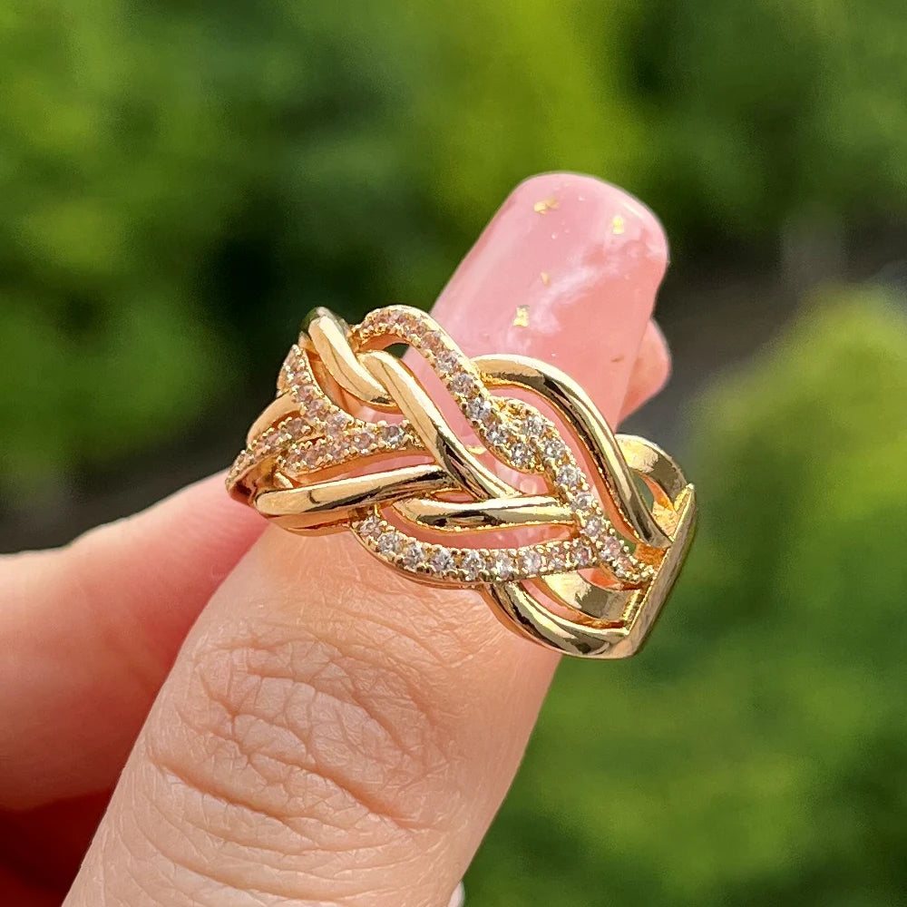 Huitan Trendy Twist Design Cubic Zirconia