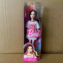 Fashionistas Clothed Fashion Dolls