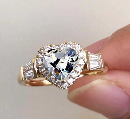 Elegant Inlaid White Zircon Noble Heart Ring