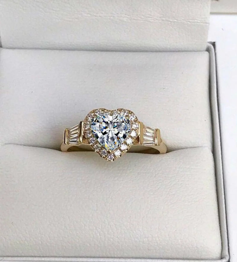 Elegant Inlaid White Zircon Noble Heart Ring