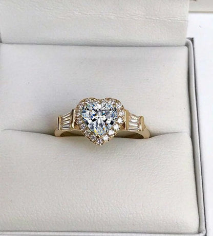 Elegant Inlaid White Zircon Noble Heart Ring
