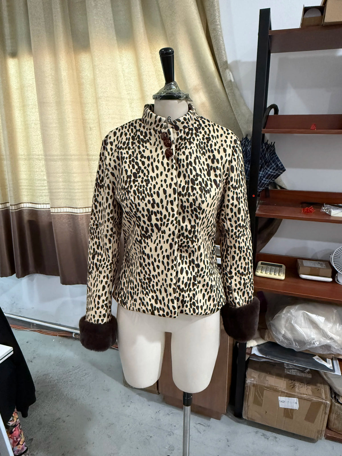 Women’s Leopard Print Short Furry Jacket with Lapel Collar